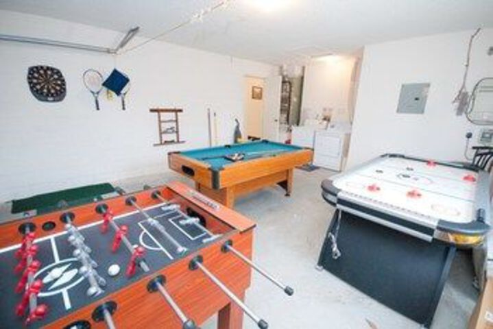 Room 8 of 12