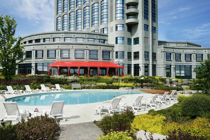 Hotel Pool