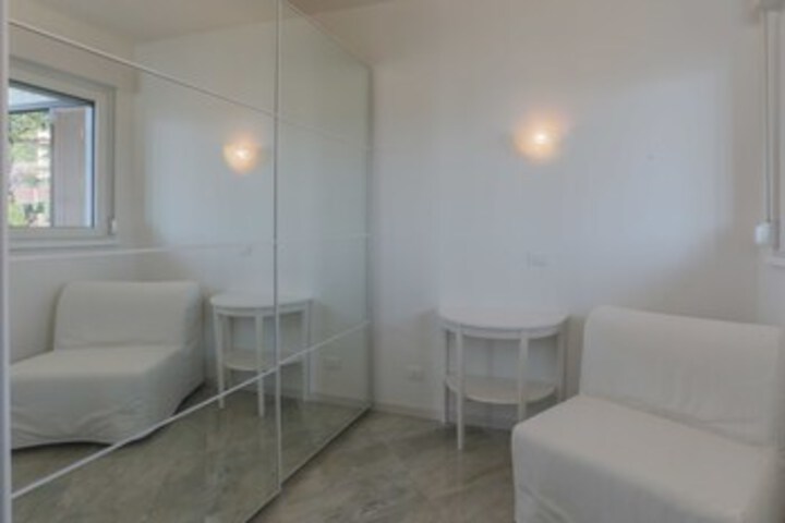 Room 12 of 20