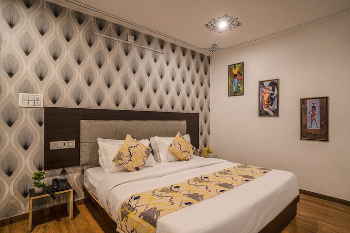 Room 9 of 33