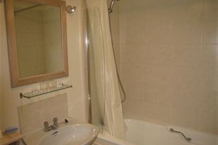 Room 4 of 19