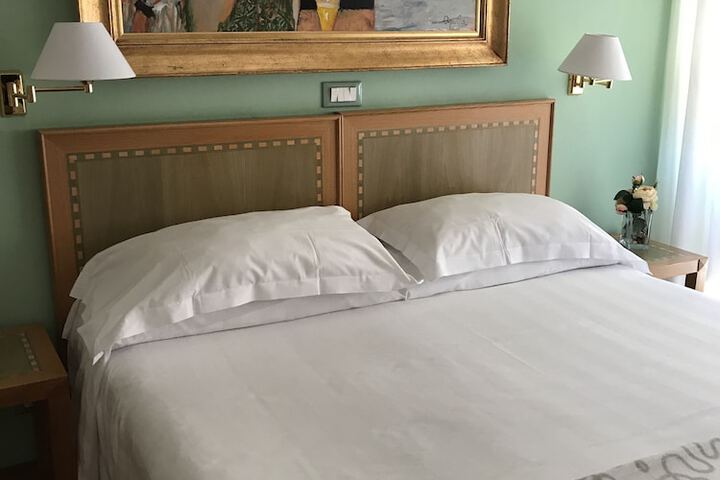Room 10 of 39