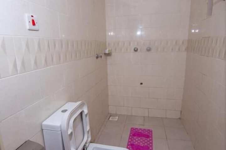 Room 5 of 12