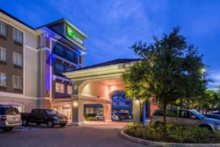 Photo of La Quinta Inn & Suites Tampa / North