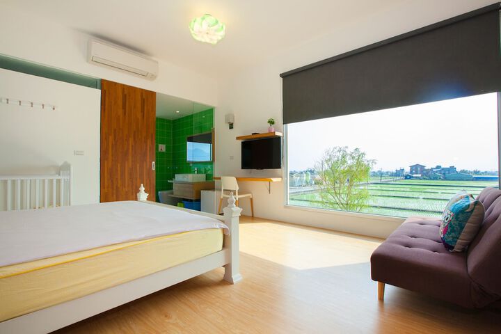 Room 25 of 42