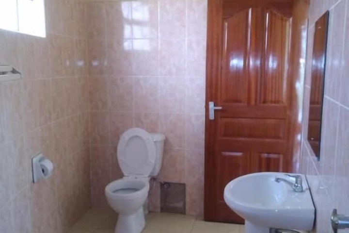 Room 6 of 18
