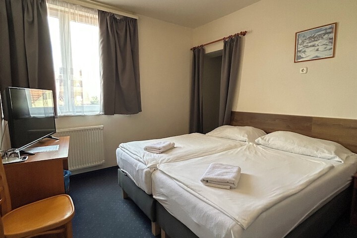Room 26 of 40