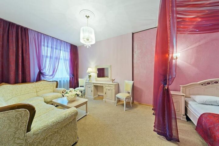 Room 28 of 39