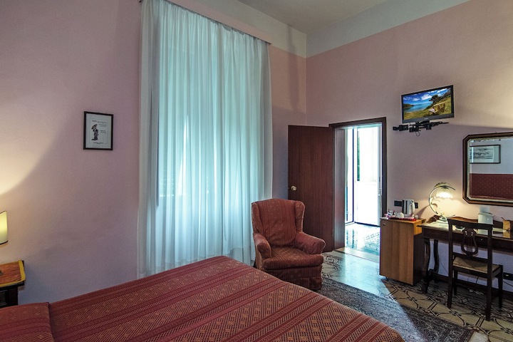 Room 43 of 85
