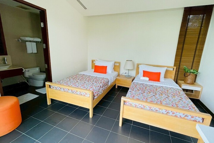 Room 13 of 74