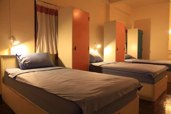 Room 4 of 27