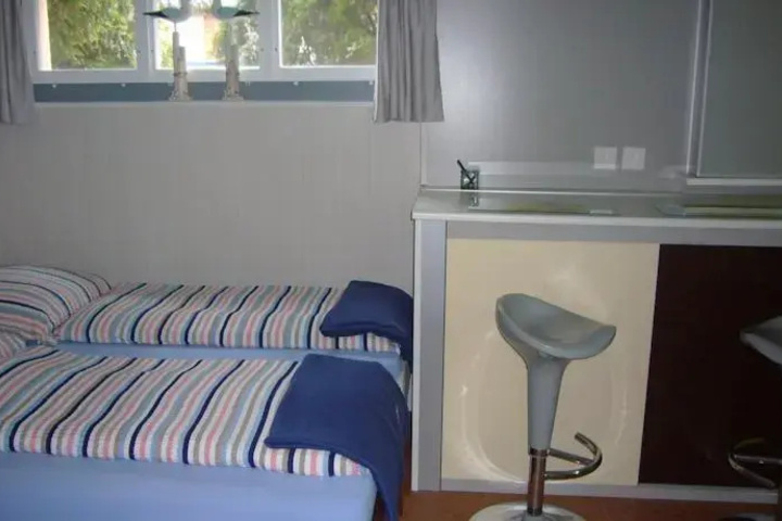 Room 5 of 8
