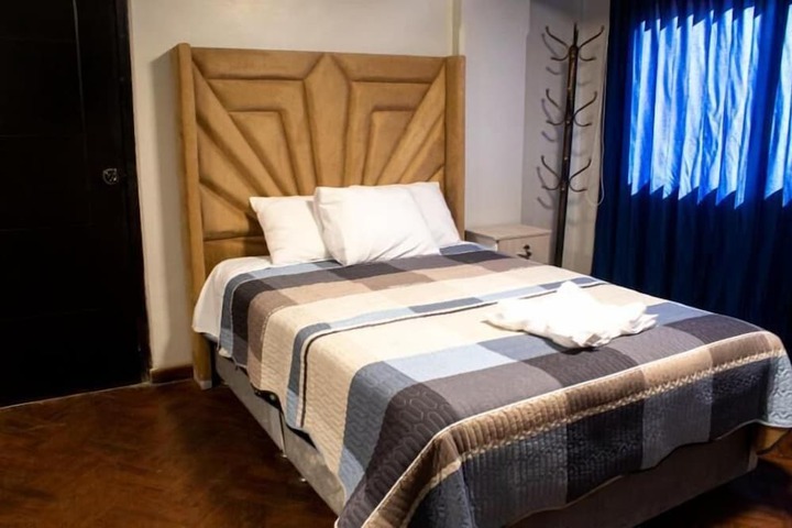 Room 4 of 12