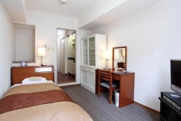 Room 11 of 35