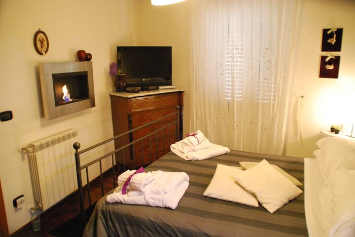 Room 3 of 76