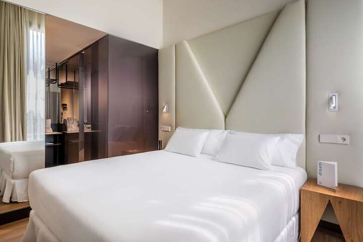 Room 8 of 64