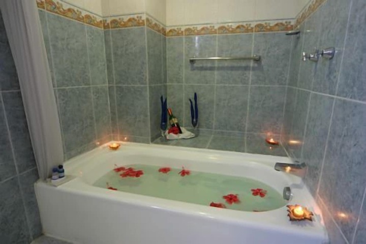 Hot Tub 19 of 28