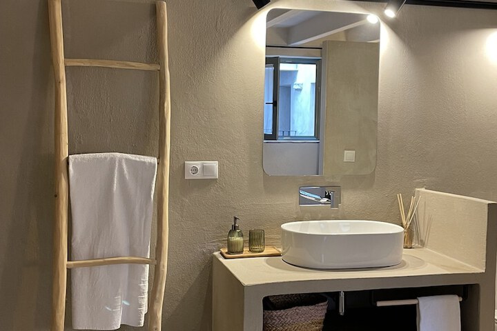 Room 30 of 42