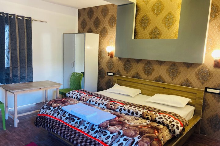 Room 2 of 7