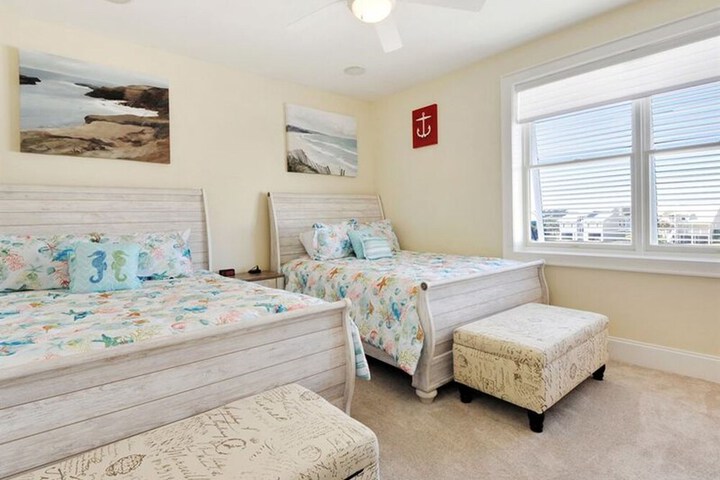 Room 5 of 10