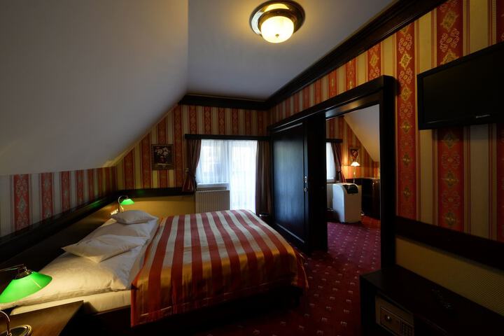 Room 28 of 145