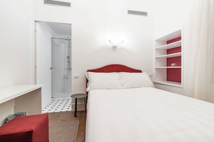 Room 4 of 80