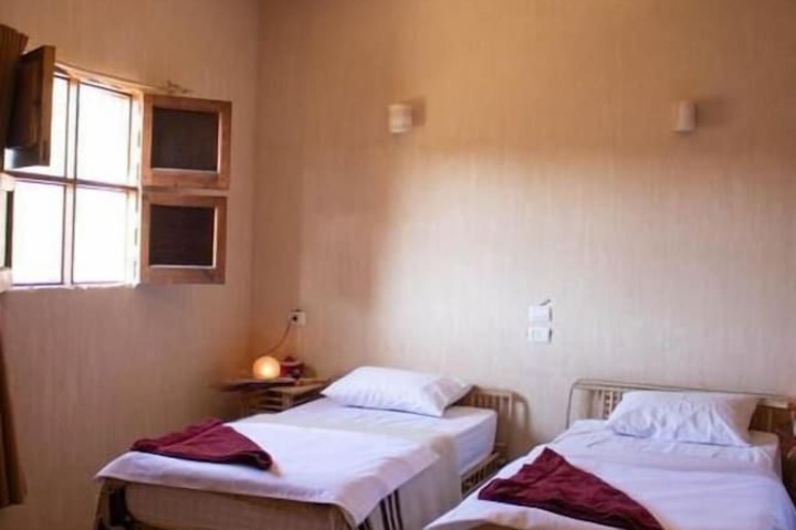 Room 16 of 28