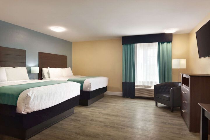 1 Queen Bed (24 of 26)