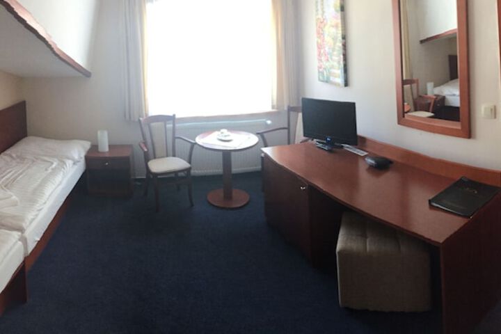Room 6 of 47