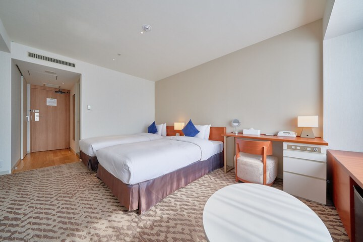 Room 16 of 102