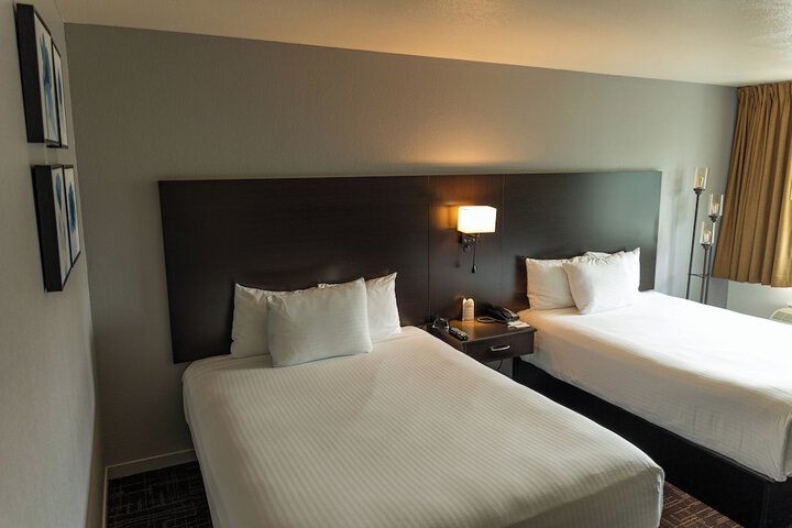 Traditional Room 2 Queen Beds (2 of 5)