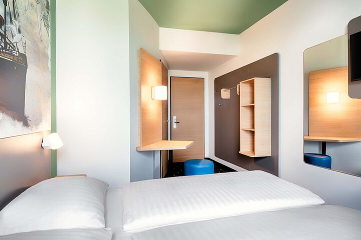 Room 4 of 27