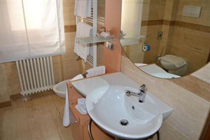 Room 15 of 29