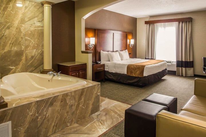 Suite 2 Queen Beds (6 of 51)
