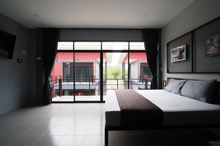 Room 13 of 18