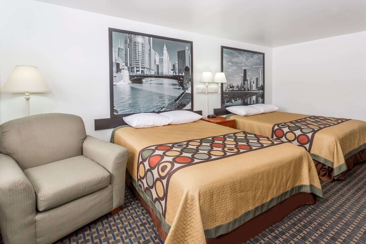 1 Queen Bed (1 of 13)