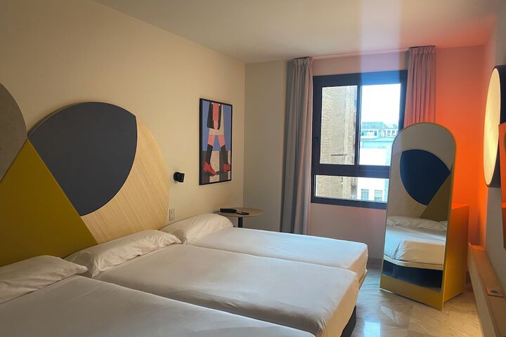 Room 37 of 265