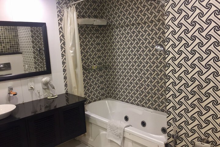 Room 21 of 39