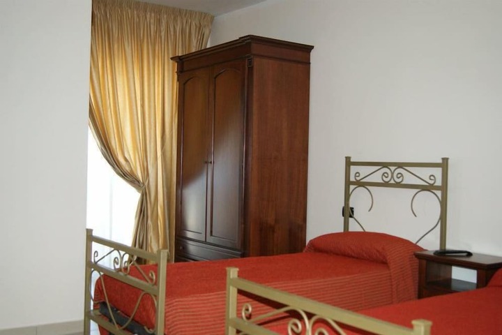 Room 16 of 27