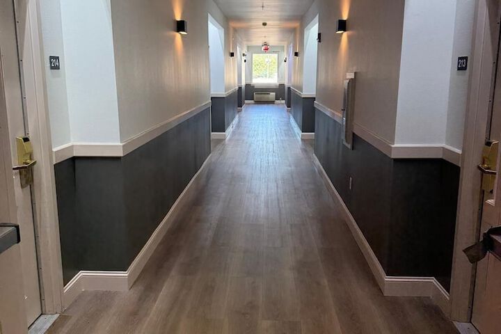 Ballroom/Hall 34 of 39