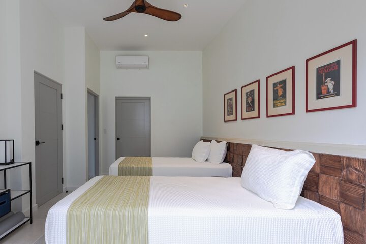 Room 210 of 1000
