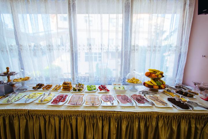 Dining 49 of 61