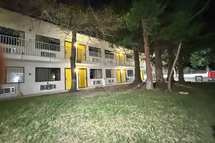 Hotel Exterior 21 of 24