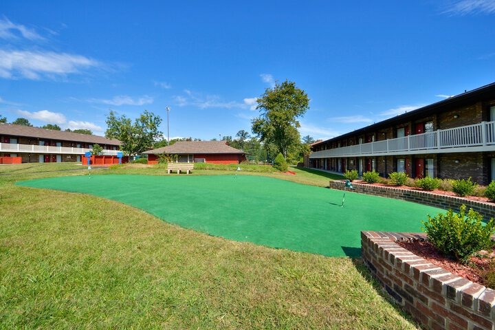 Mini-golf