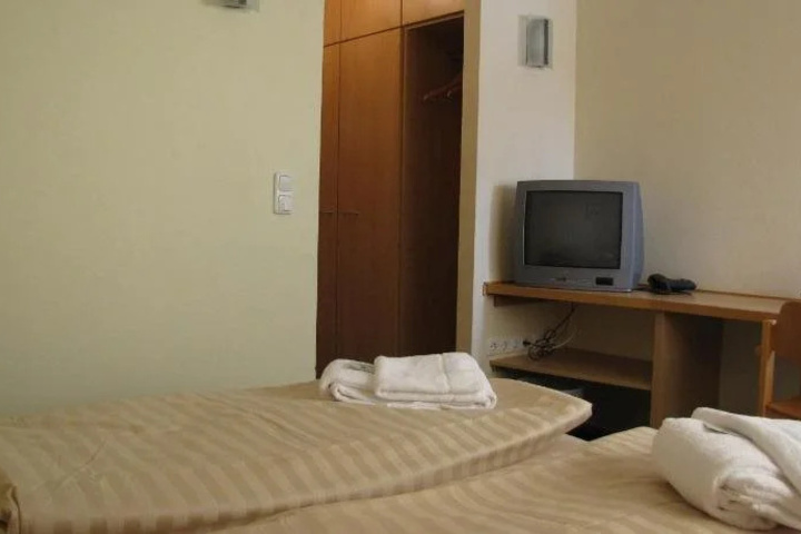 Room 5 of 14