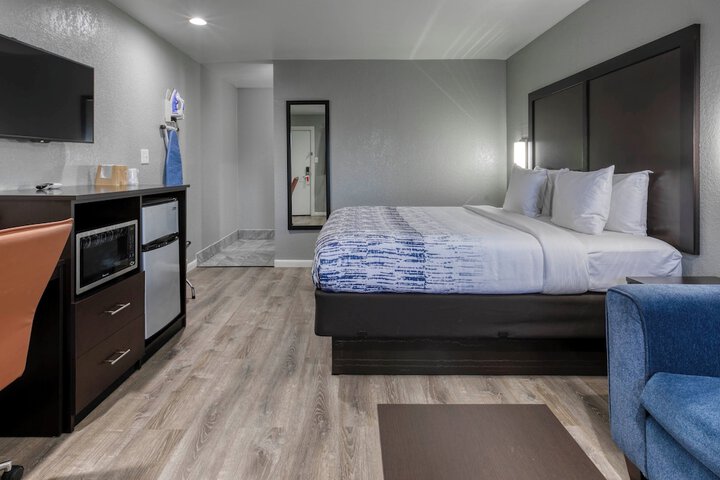 Room 20 of 73