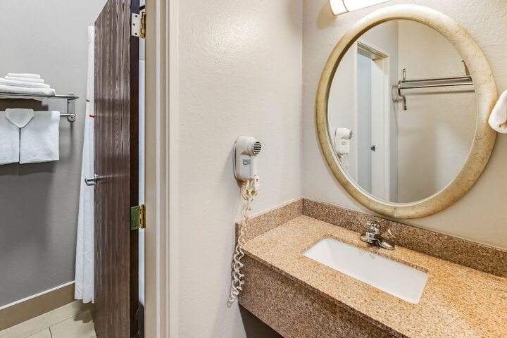 ADA Accessible Standard King (3 of 10)