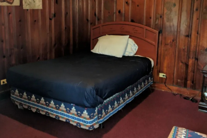 Room 7 of 10