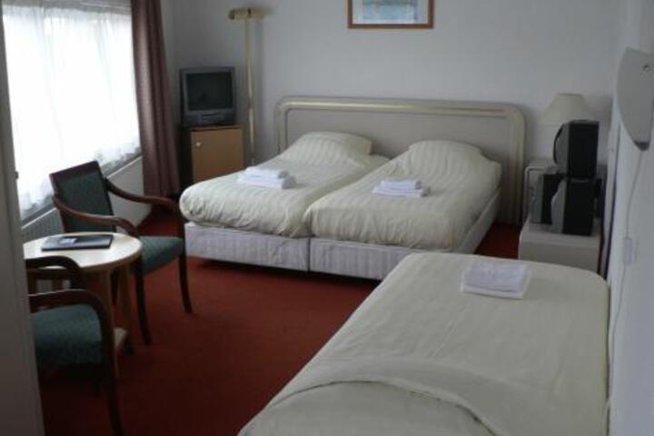 Room 3 of 6