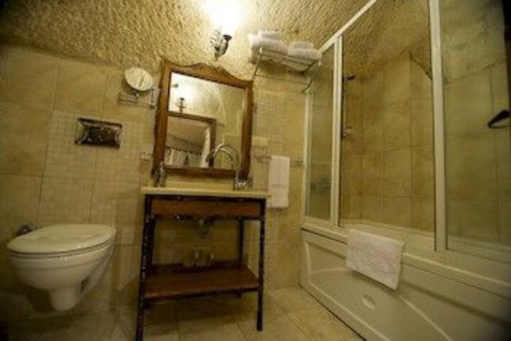 Room 2 of 40